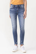 Load image into Gallery viewer, Lovervet By Vervet | Mid Rise Ankle Skinny W/Frayed Hem | Fondly
