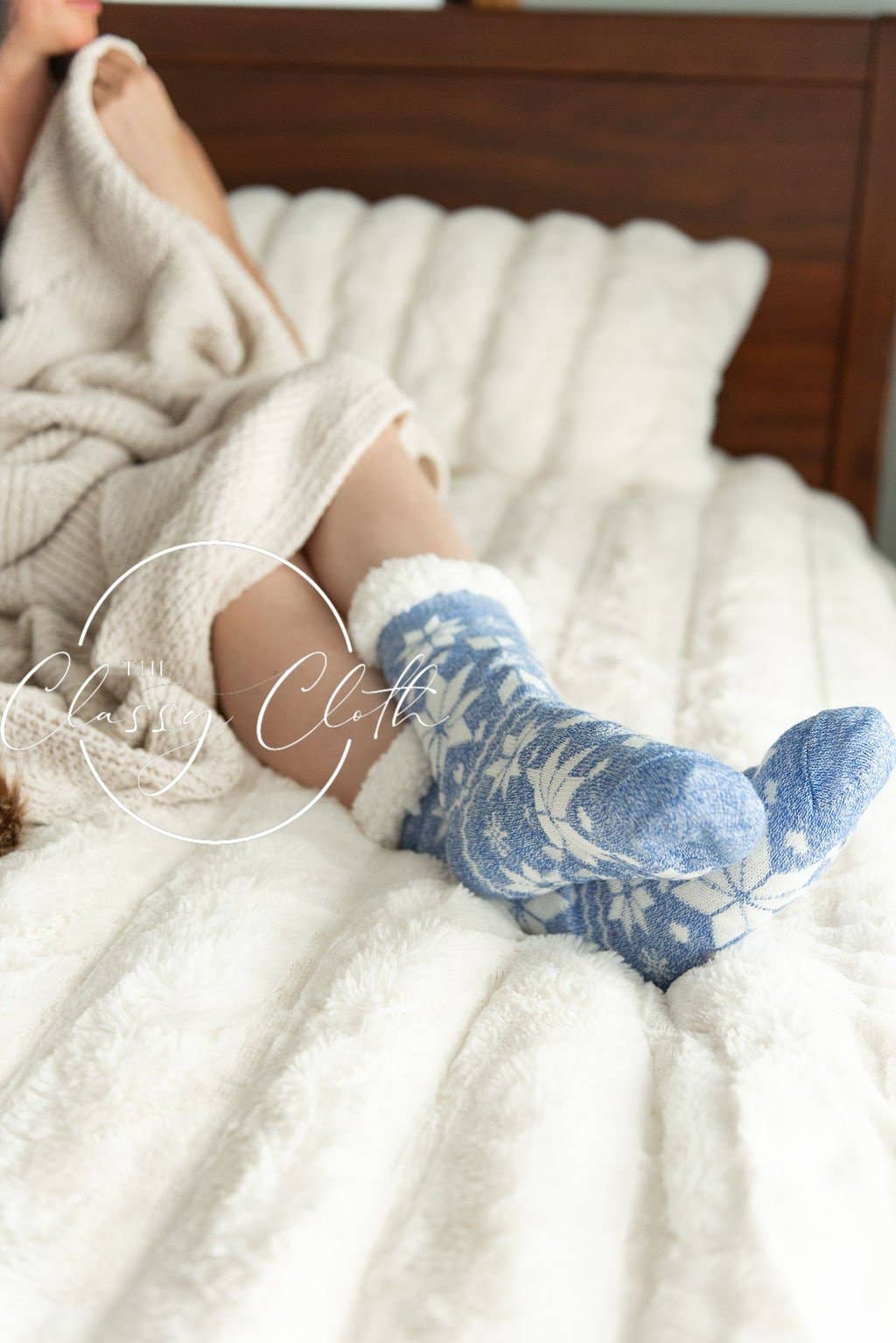 The Classy Cloth | Non-Slip Sherpa Lined Socks | Lt Blue Snowflakes